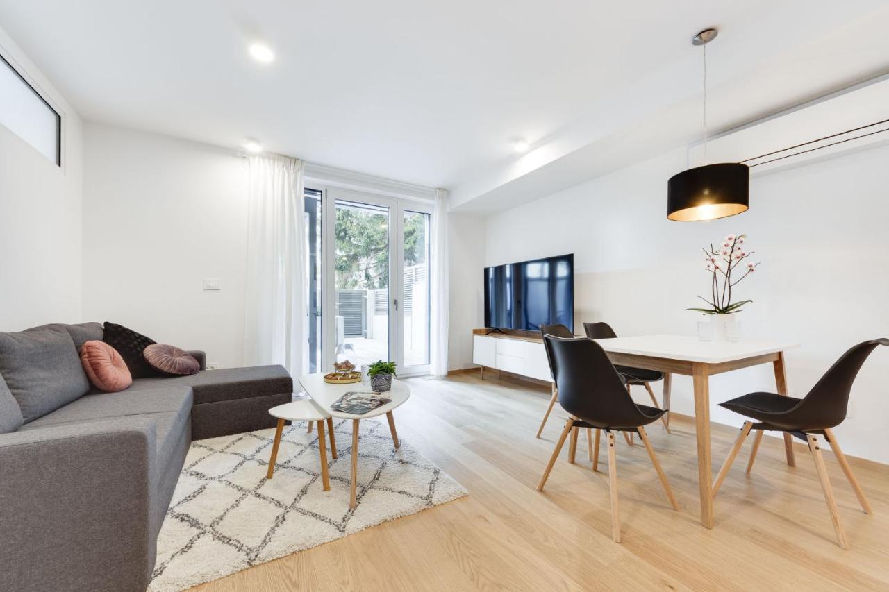Central Apartment With Private Garage Laibach Exterior foto