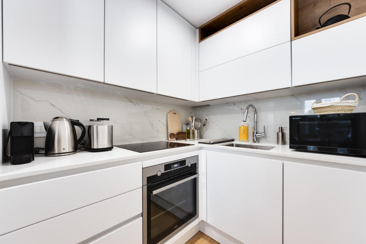 Central Apartment With Private Garage Laibach Exterior foto