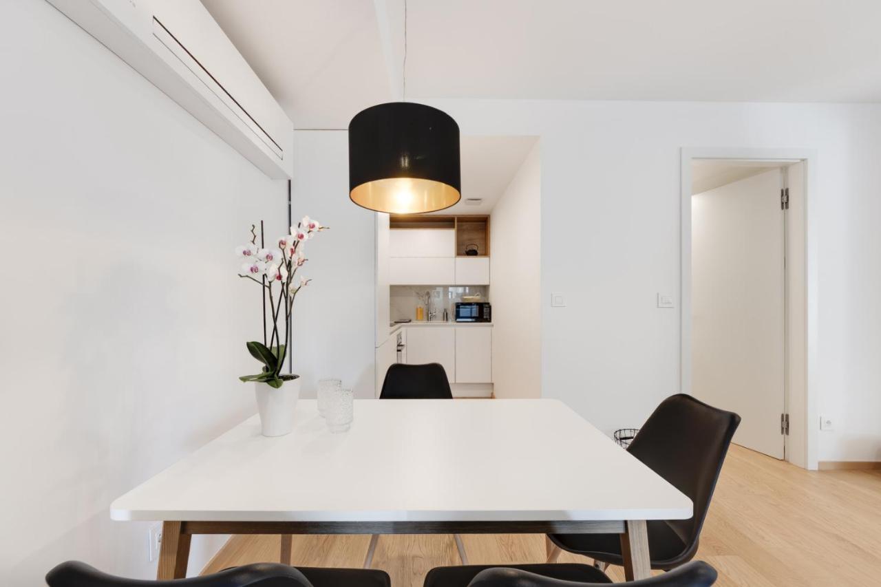 Central Apartment With Private Garage Laibach Exterior foto
